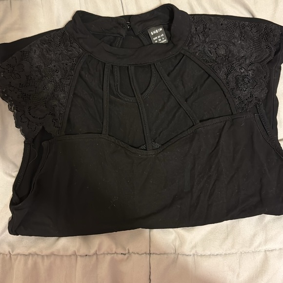 Cutout Keyhole Back Contrast Lace Top - Picture 5 of 10
